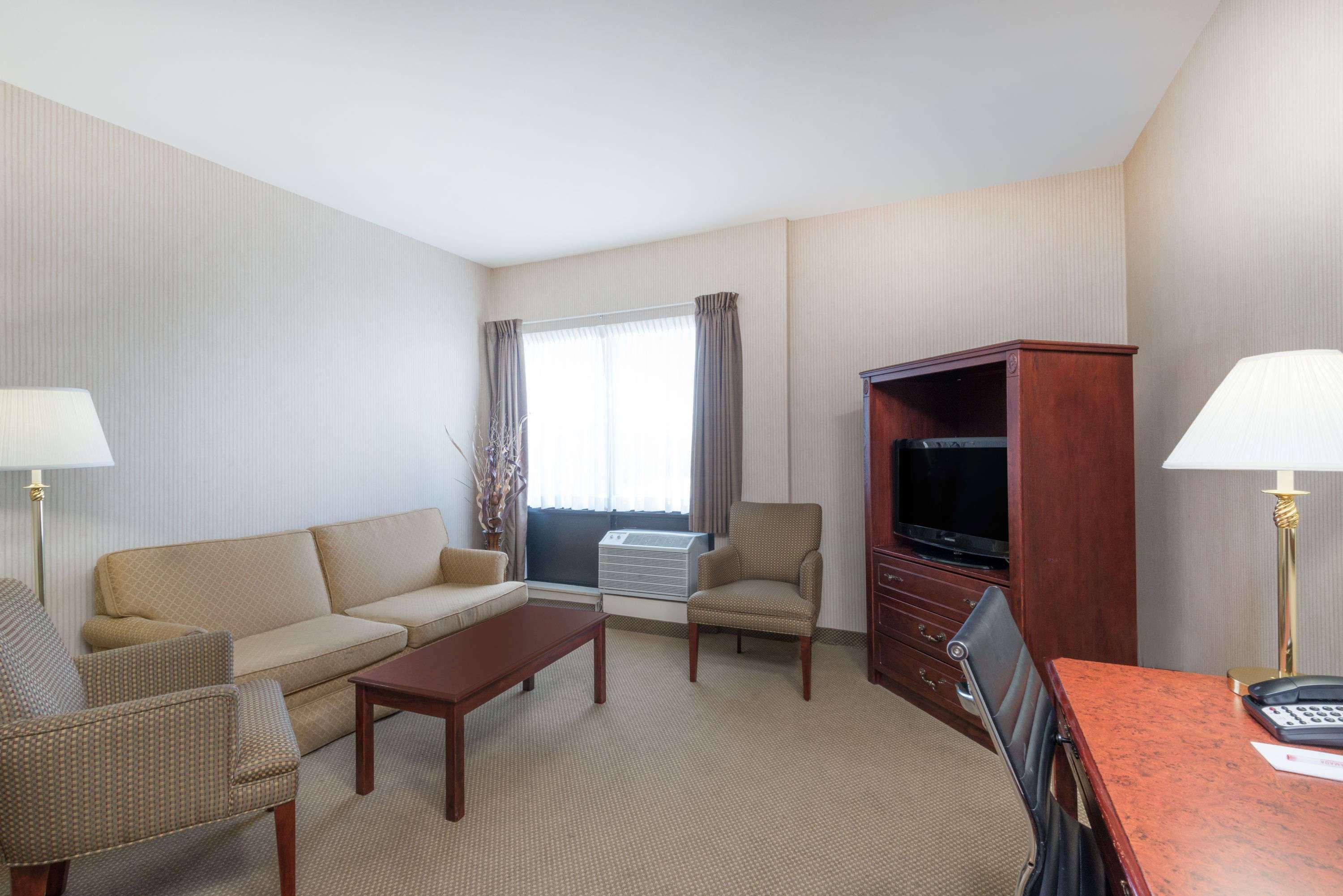 Comfort Suites Midland West Exterior photo
